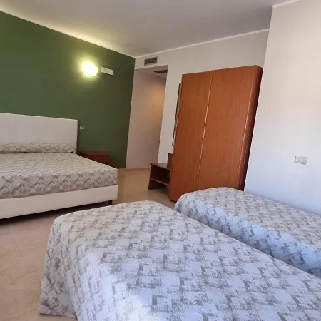 Easy Hotel